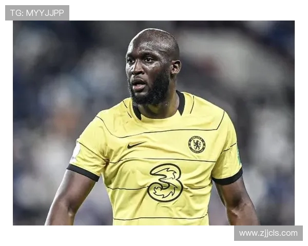 卢卡库在国际赛场的崛起与挑战解析：从天才少年到足球巨星的成长之路