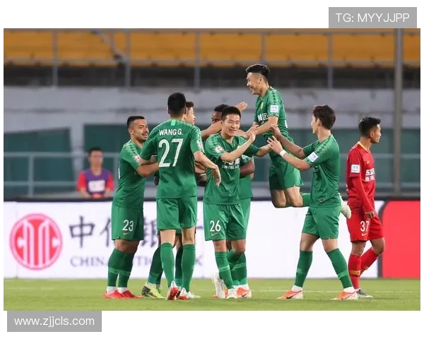 长春亚泰与悉尼足球队激战正酣比分揭晓引发球迷热议