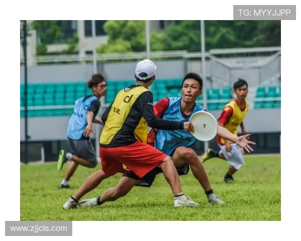 重庆飞盘队与成都飞盘队赛后复盘分析团队配合与战术执行的关键要素