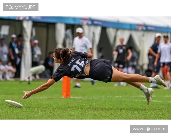 南京飞盘队与成都飞盘队赛后分析力量对比与战术探讨 南京飞盘队与成都飞盘队赛后分析力量对比与战术探讨